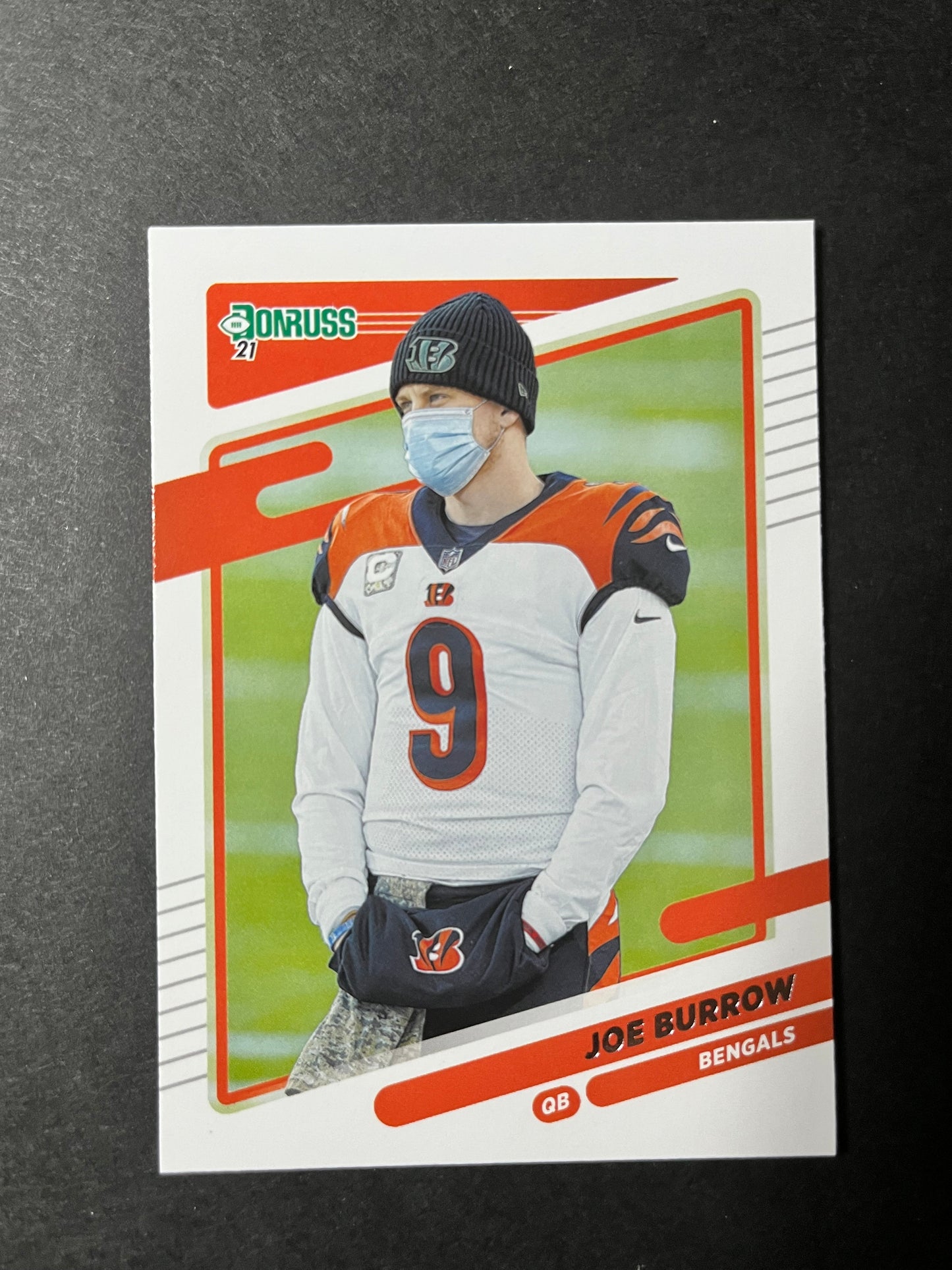 2021 Donruss Football Joe Burrow - No Helmet Variation #211