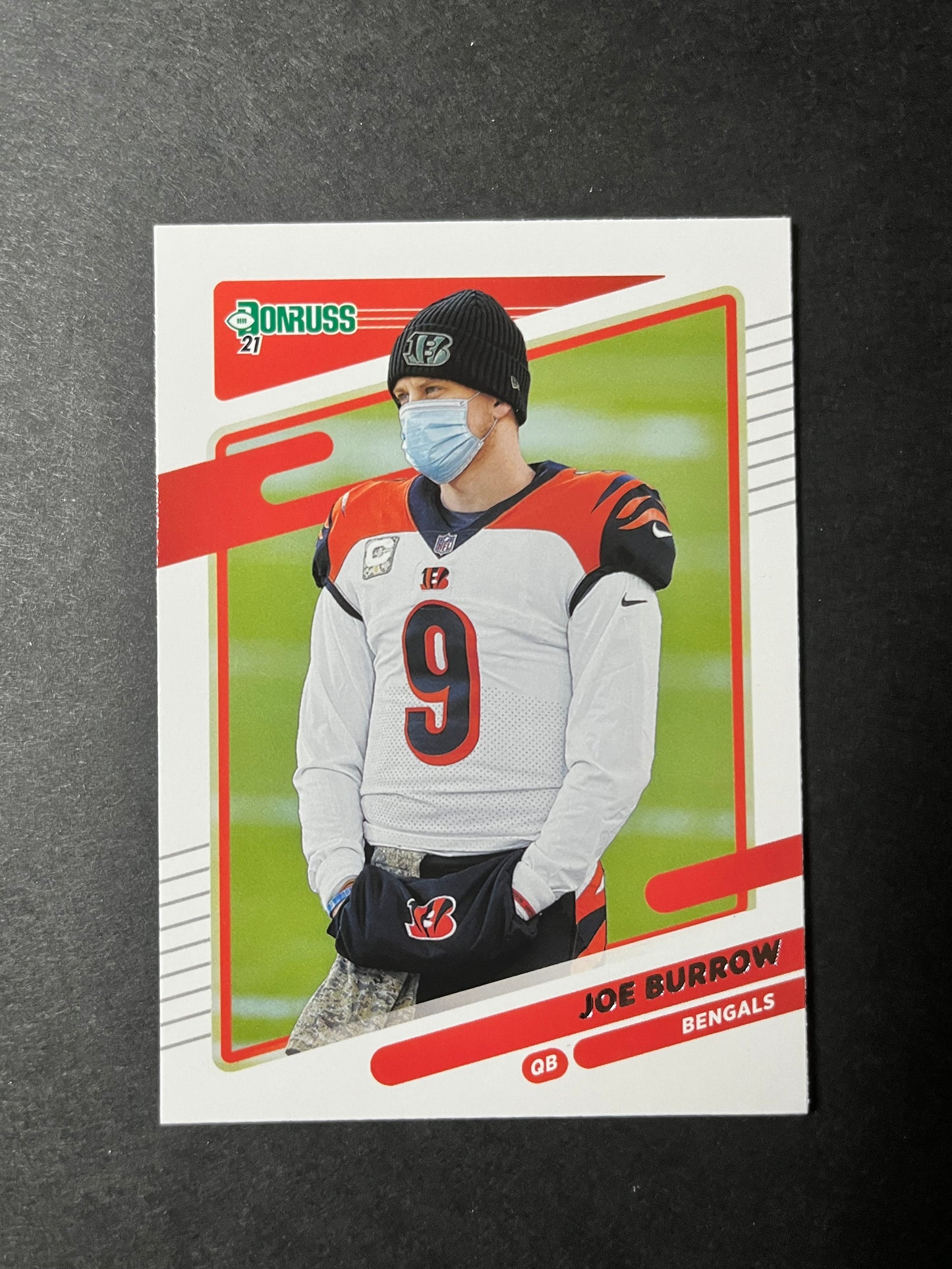 2021 Donruss Football Joe Burrow - No Helmet Variation #211