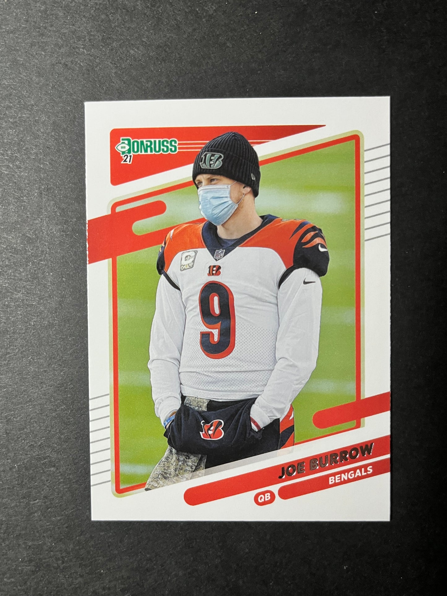 2021 Donruss Football Joe Burrow - No Helmet Variation #211